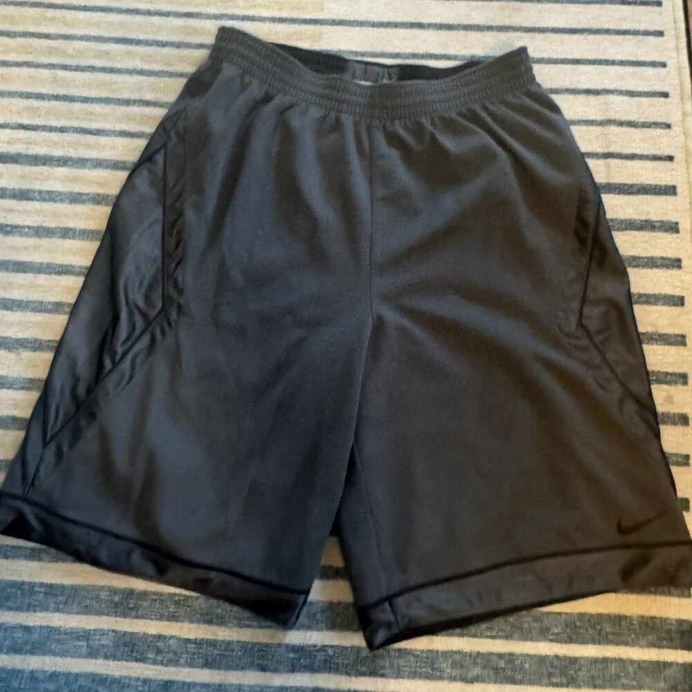 Men's Nike basketball shorts - reversible gray/black